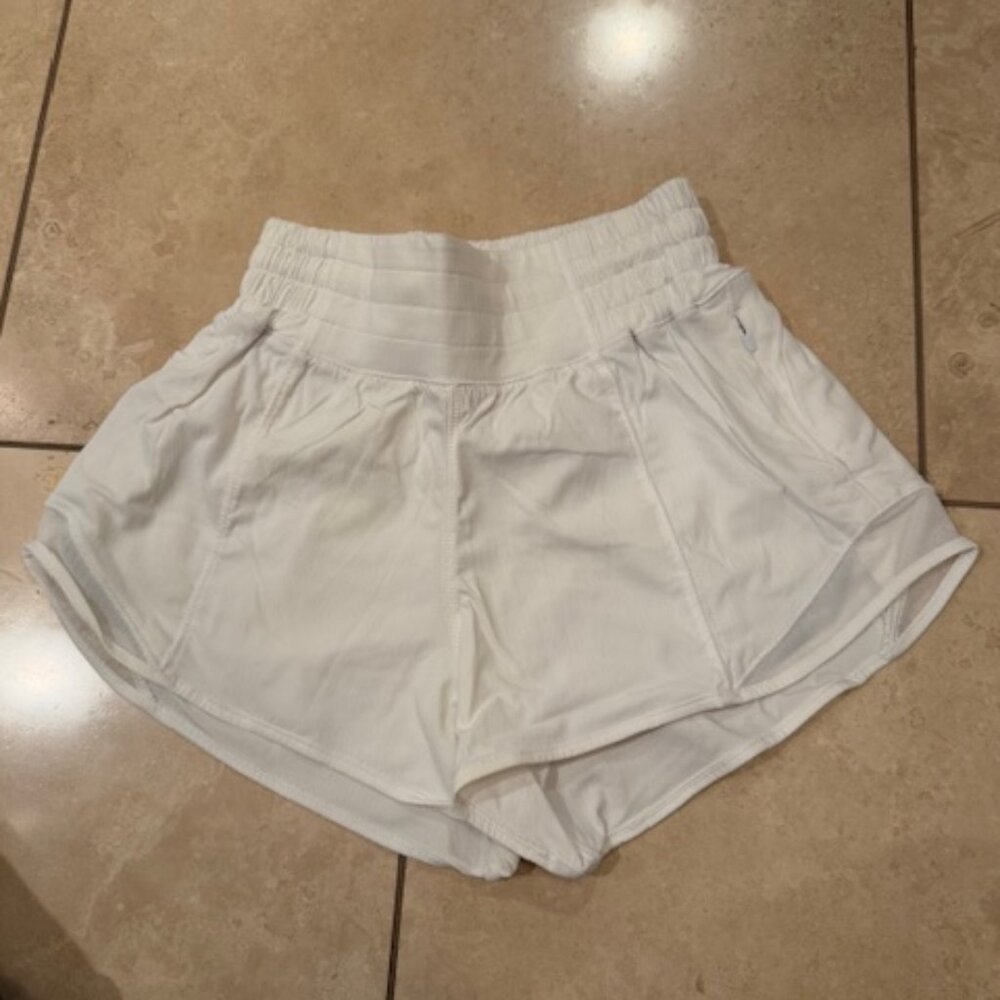 Lululemon Hotty Hot High-Rise Lined Short 2.5"